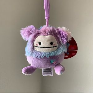 Squishmallows 3” Eden The Bigfoot Valentines Clip